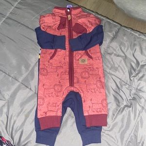 Carters onesie (2)